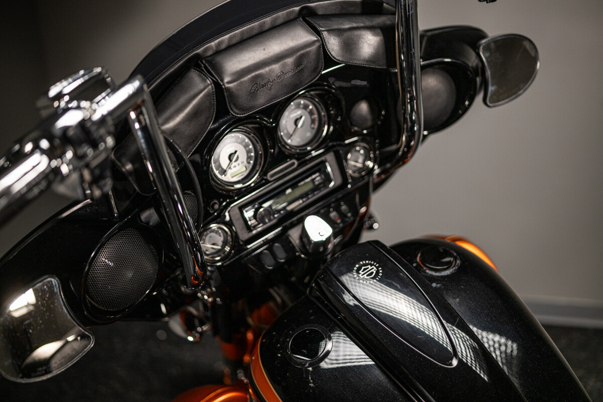 2011 CVO Street Glide (FLHXSE) - Photo 10
