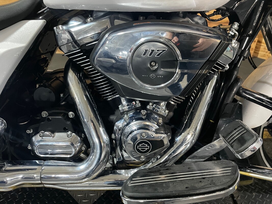 Harley-Davidson Street Glide 2024 FLHX WHITE - Photo 2