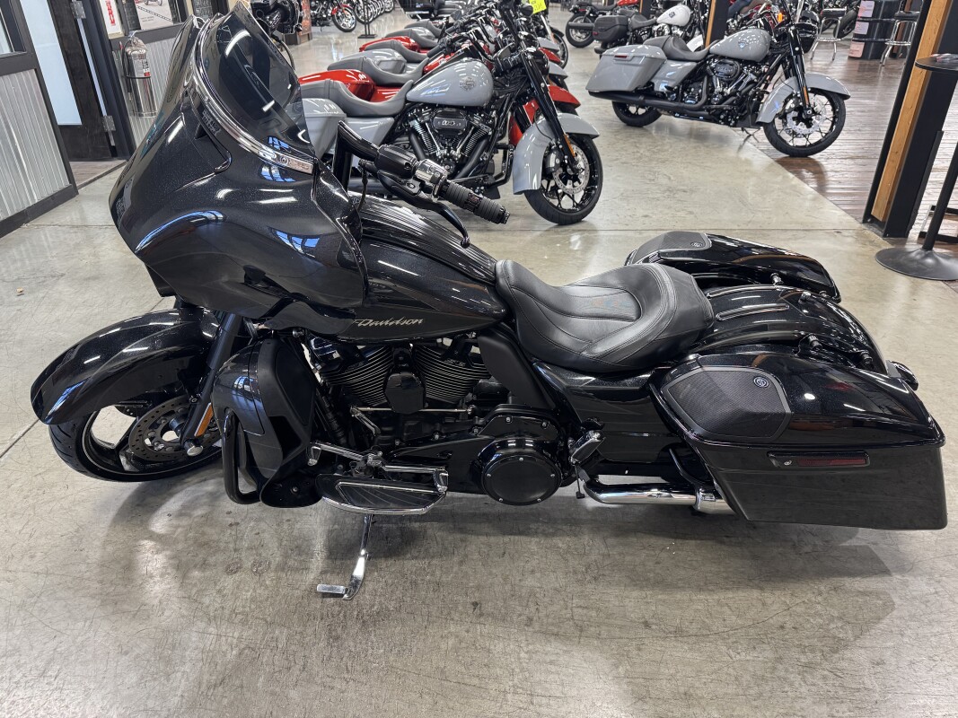 2017 Harley-Davidson CVO Street Glide FLHXSE - Photo 8