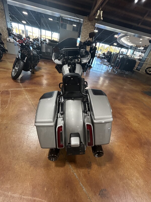 Harley-Davidson CVO Road Glide 2023 FLTRXSE DARK PLATINUM - Photo 5