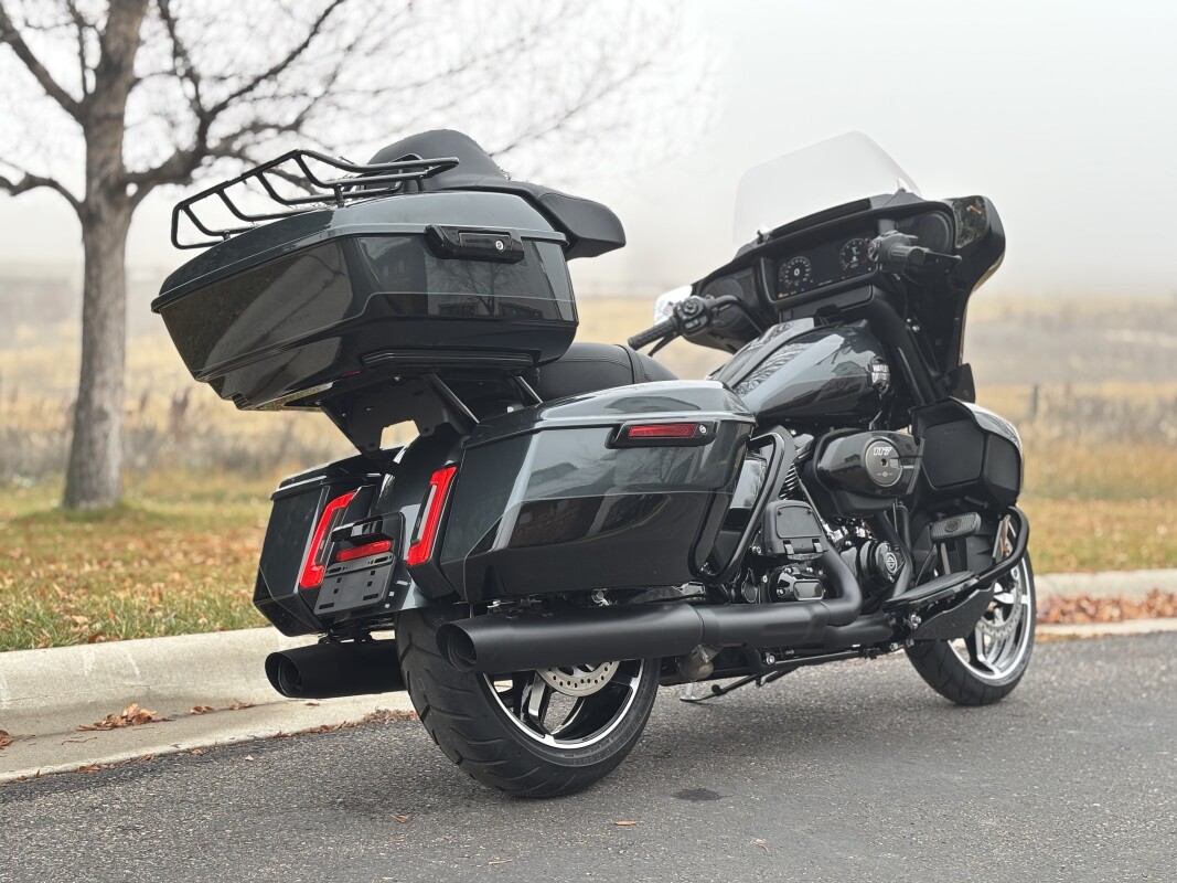 2025 Harley-Davidson Street Glide Ultra Iron Horse Metallic / Vivid Black - Black Finish - Photo 3