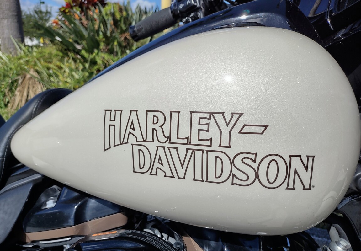 Street Glide ST - Photo 10