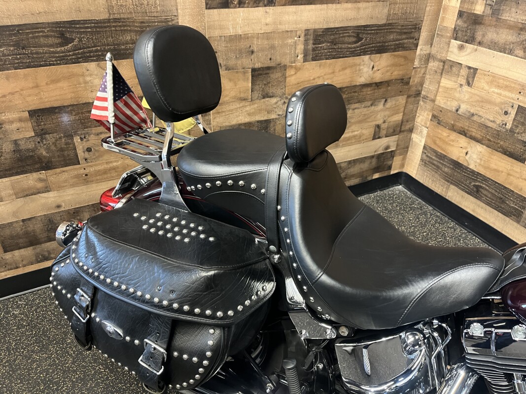 2006 Harley-Davidson Heritage Softail Classic Two-Tone Black Cherry and Black Pearl FLSTC - Photo 8