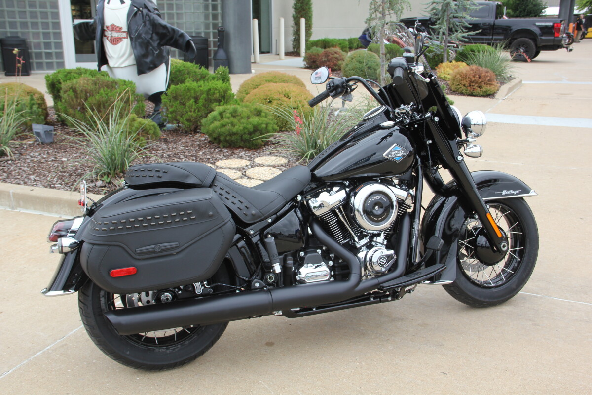 2025 Harley-Davidson Heritage Classic Vivid Black w/Laced Wheels - Photo 5