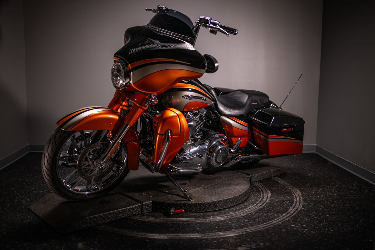 2011 CVO Street Glide (FLHXSE) - Photo 3