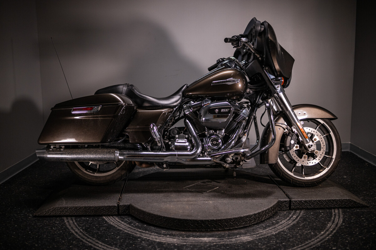 2021 Street Glide (FLHX) - Photo 3