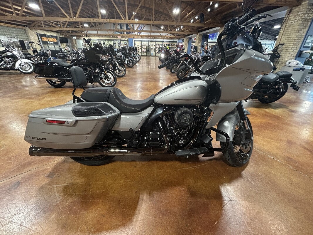 Harley-Davidson CVO Road Glide 2023 FLTRXSE DARK PLATINUM