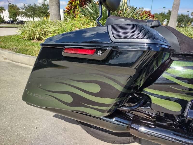 CVO Street Glide - Photo 7