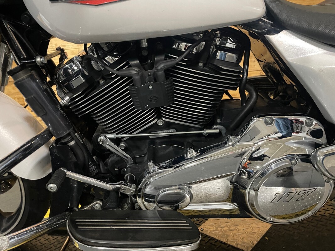 Harley-Davidson Street Glide 2024 FLHX WHITE - Photo 9