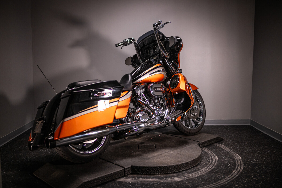 2011 CVO Street Glide (FLHXSE) - Photo 7