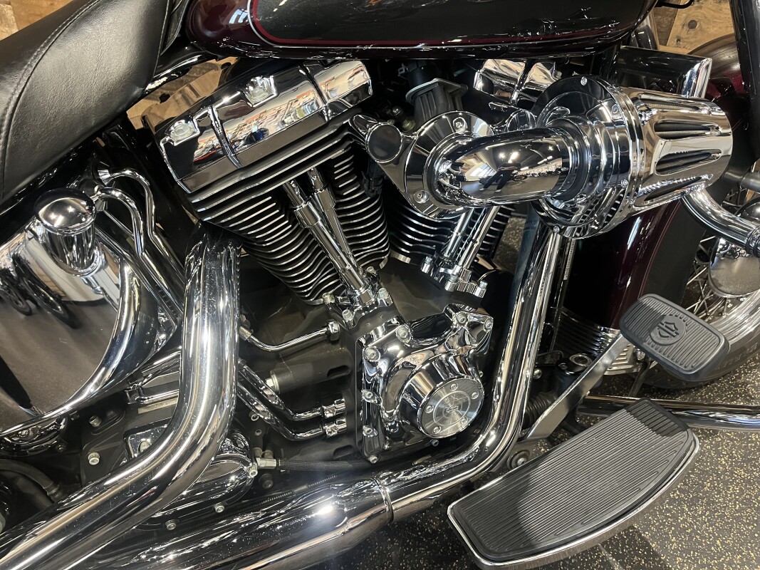 2006 Harley-Davidson Heritage Softail Classic Two-Tone Black Cherry and Black Pearl FLSTC - Photo 7