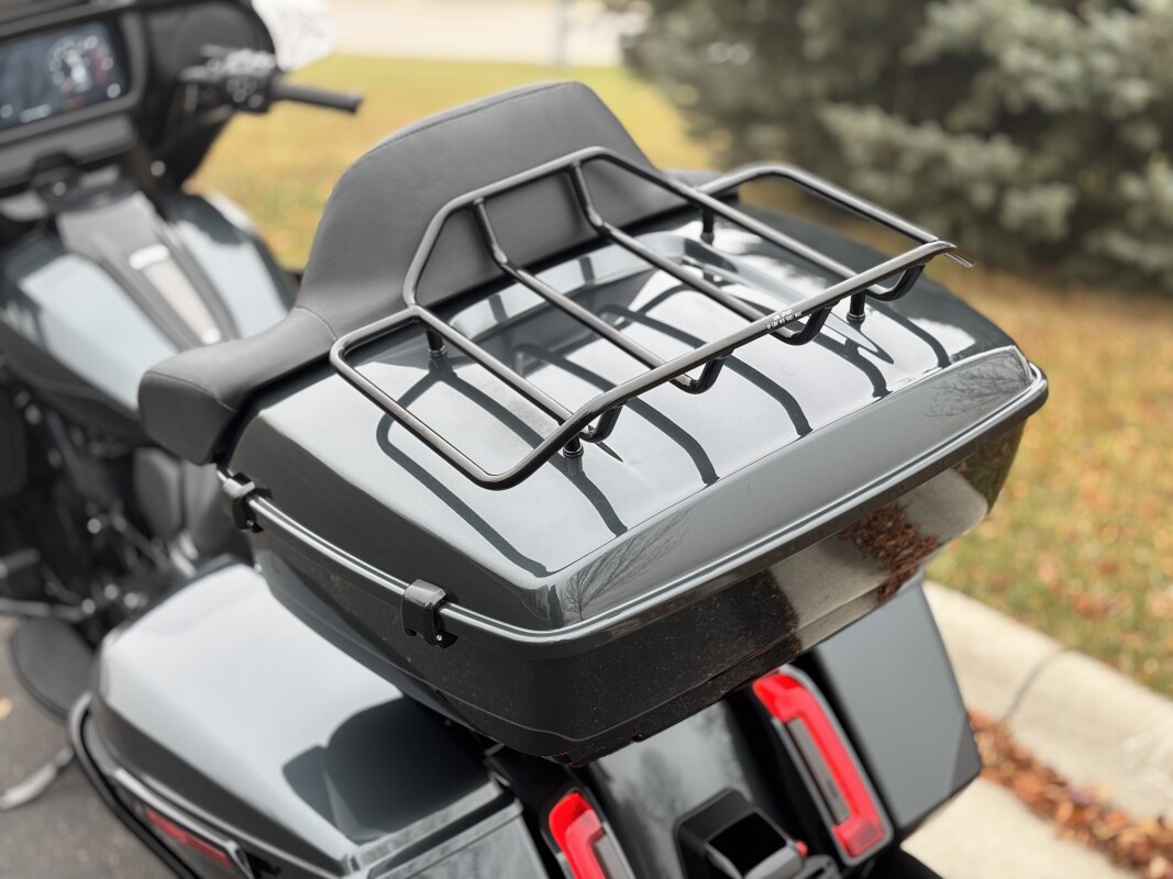 2025 Harley-Davidson Street Glide Ultra Iron Horse Metallic / Vivid Black - Black Finish - Photo 9