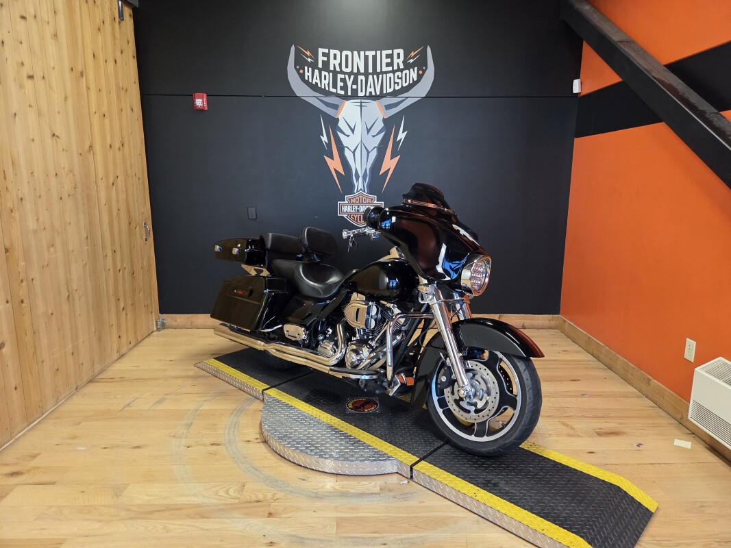 FLHX 2011 Street Glide - Photo 3