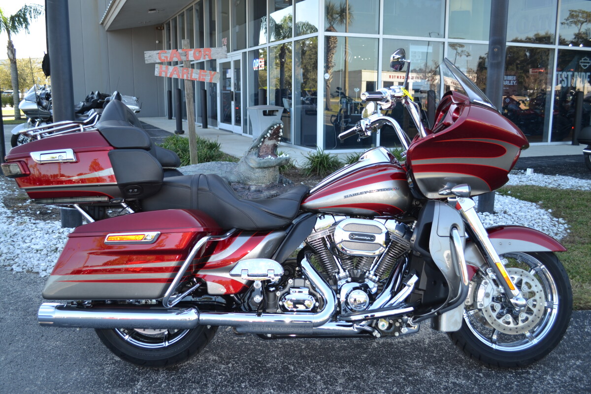 2016 Harley-Davidson CVO Road Glide Ultra - FLTRUSE