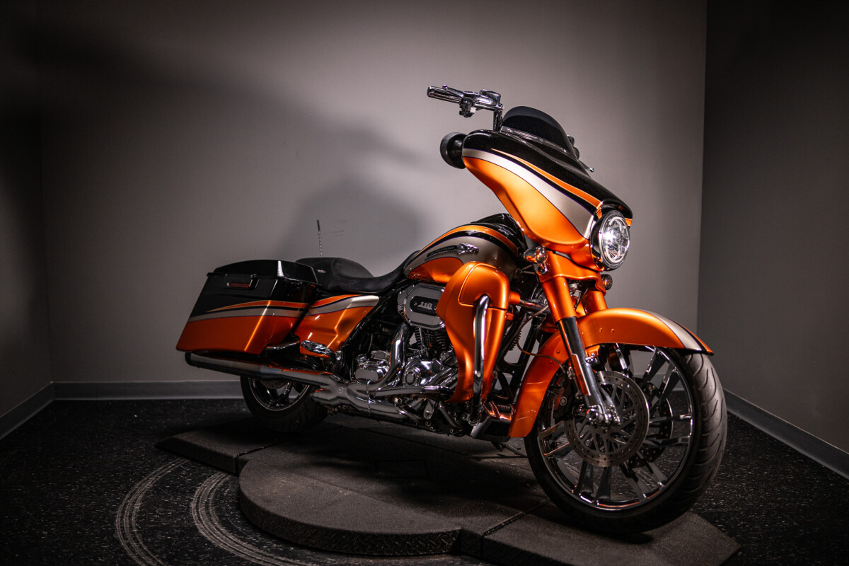 2011 CVO Street Glide (FLHXSE)