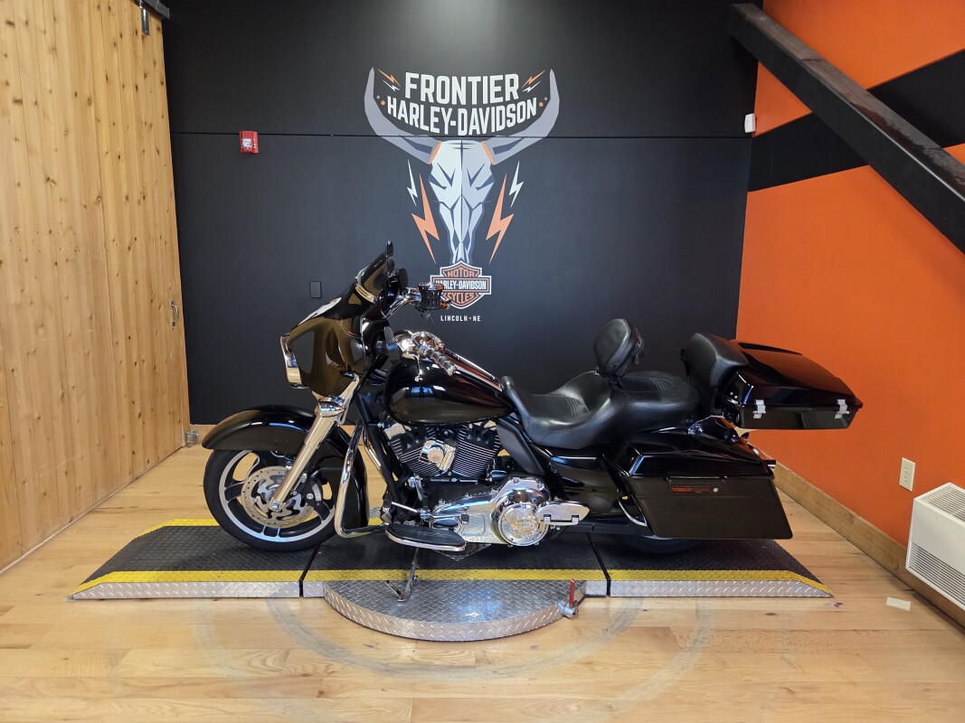 FLHX 2011 Street Glide - Photo 2