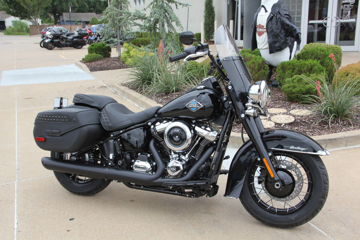 2025 Harley-Davidson Heritage Classic Vivid Black w/Laced Wheels - Photo 4