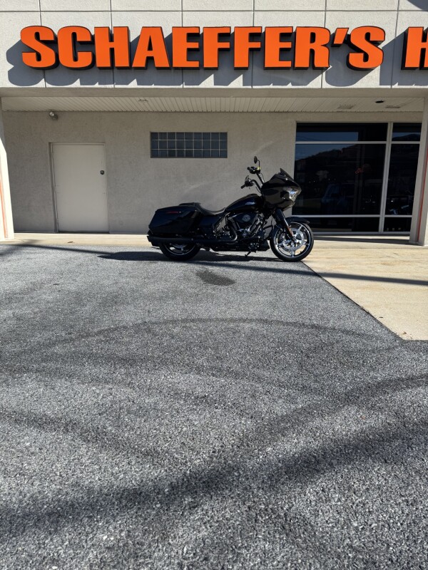 2025 Harley-Davidson Road Glide FLTRX Vivid Black