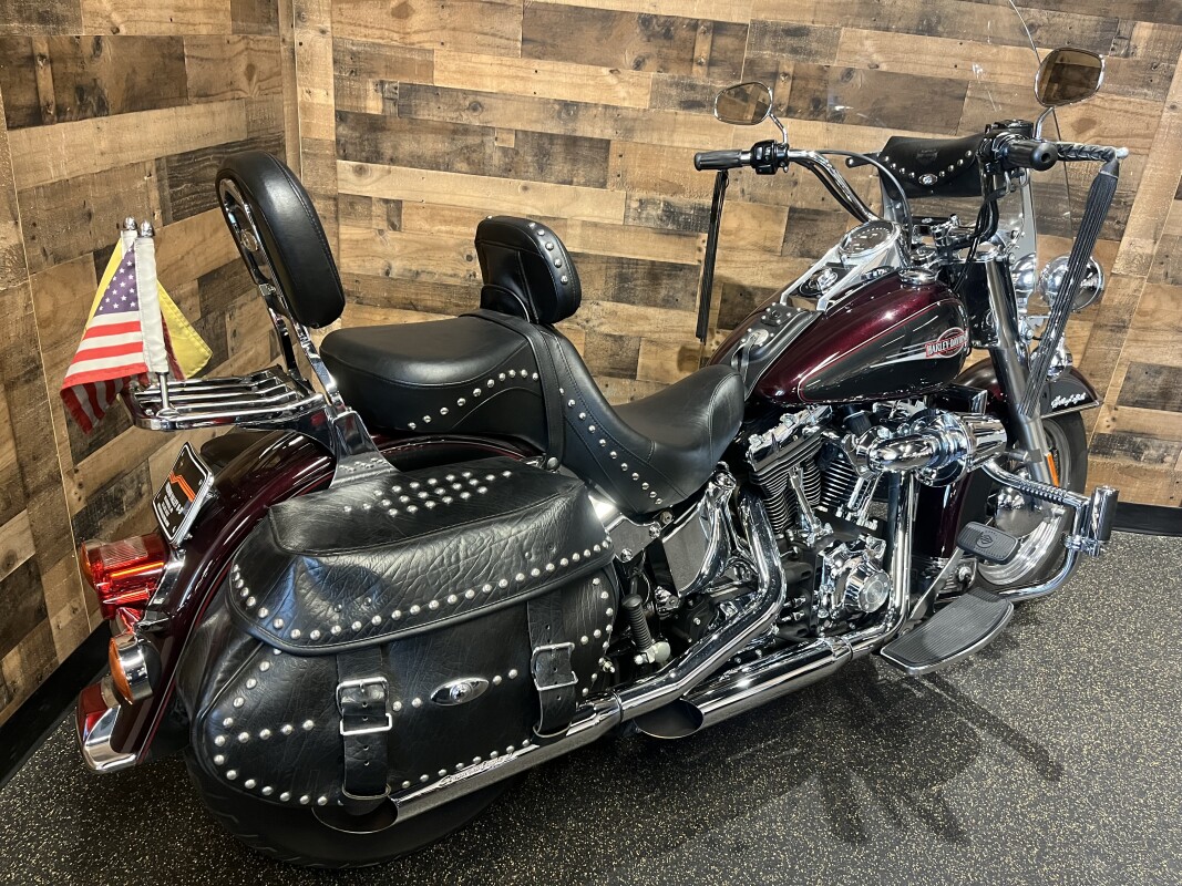 2006 Harley-Davidson Heritage Softail Classic Two-Tone Black Cherry and Black Pearl FLSTC - Photo 3