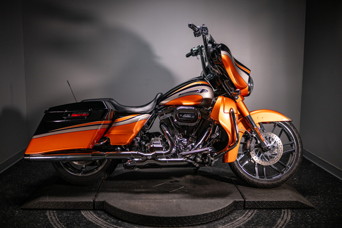 2011 CVO Street Glide (FLHXSE) - Photo 8