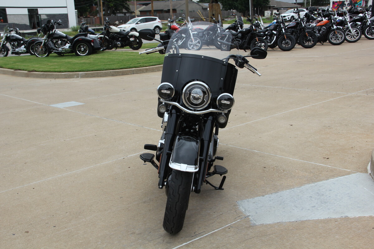 2025 Harley-Davidson Heritage Classic Vivid Black w/Laced Wheels - Photo 8