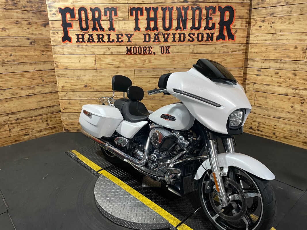 Harley-Davidson Street Glide 2024 FLHX WHITE - Photo 3