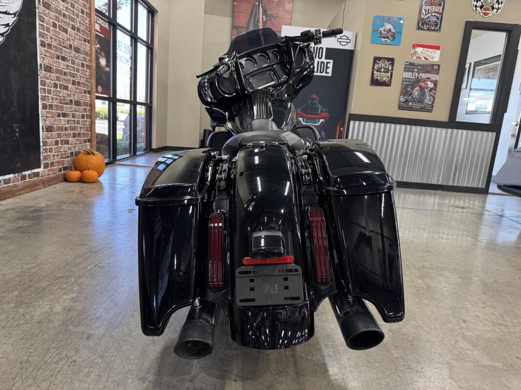 2017 Harley-Davidson CVO Street Glide FLHXSE - Photo 6