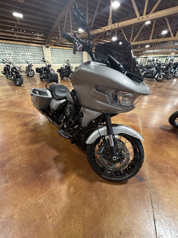 Harley-Davidson CVO Road Glide 2023 FLTRXSE DARK PLATINUM - Photo 2