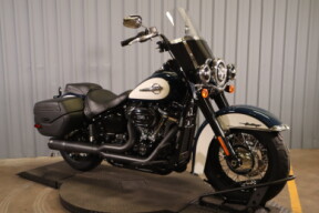 2019 Harley-Davidson® Heritage Classic 114 FLHCS thumb 2