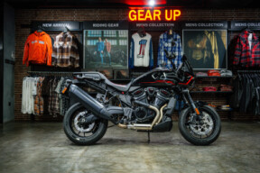 2025 Harley-Davidson® Pan America® 1250 ST Vivid Black thumb 3
