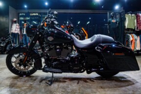 2025 Harley-Davidson® Road King™ Special Vivid Black thumb 1
