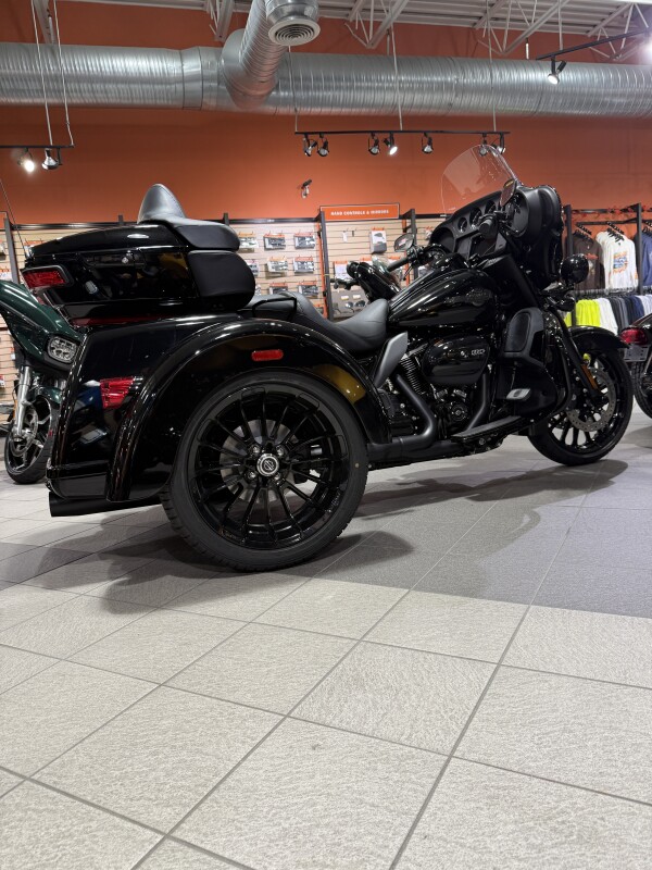 FLHTCUTG 2025 Tri Glide Ultra