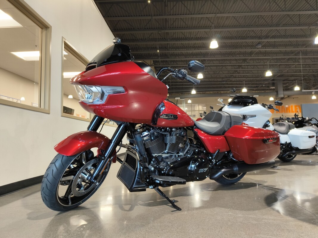 2025 Harley-Davidson Road Glide Brilliant Red