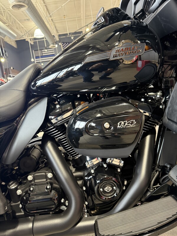 FLHTCUTG 2025 Tri Glide Ultra - Photo 3