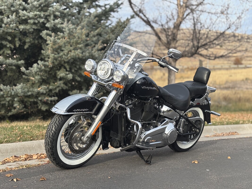 2019 Harley-Davidson Deluxe Midnight Blue/Barracuda Silver - Photo 5