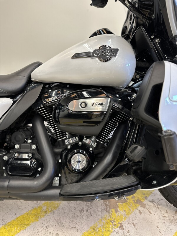 2024 Harley Davidson Ultra Limited White Onyx Pearl - Photo 4