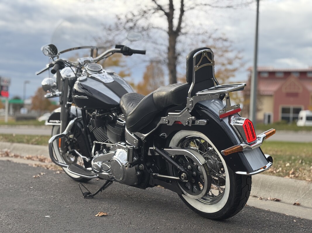 2019 Harley-Davidson Deluxe Midnight Blue/Barracuda Silver - Photo 6