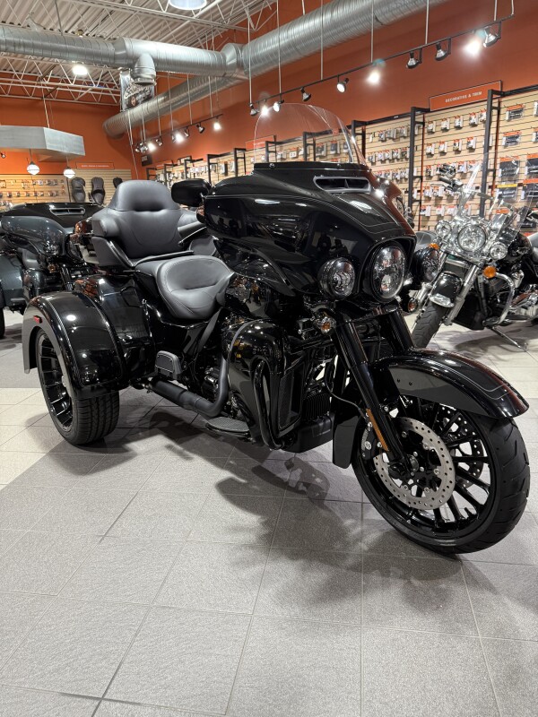 FLHTCUTG 2025 Tri Glide Ultra - Photo 6