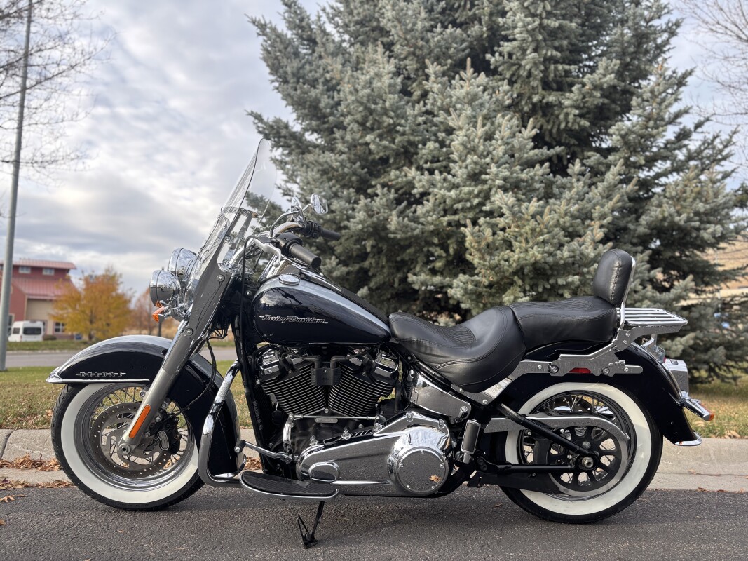 2019 Harley-Davidson Deluxe Midnight Blue/Barracuda Silver - Photo 4