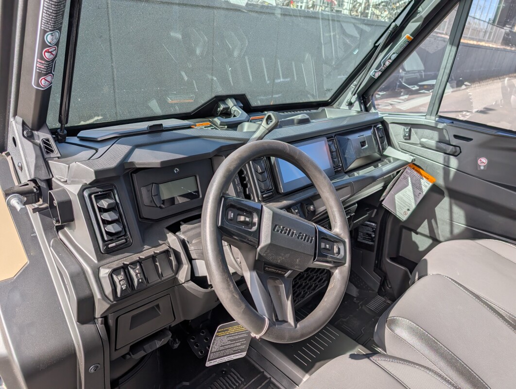 2026 Can-Am Defender Limited HD11, photo 9