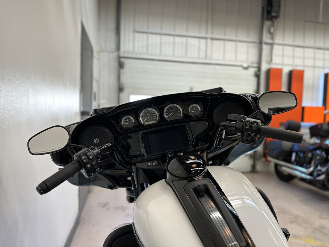 2024 Harley Davidson Ultra Limited White Onyx Pearl - Photo 8