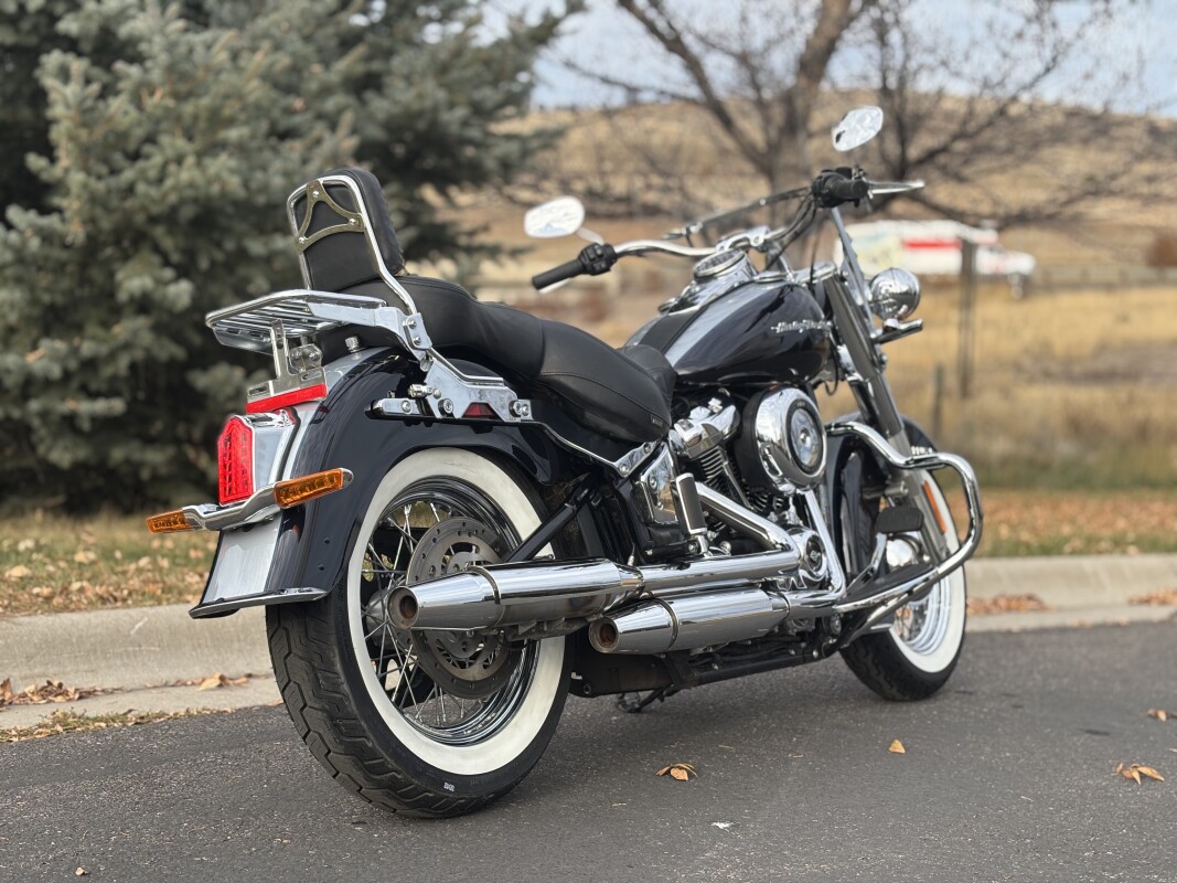 2019 Harley-Davidson Deluxe Midnight Blue/Barracuda Silver - Photo 3
