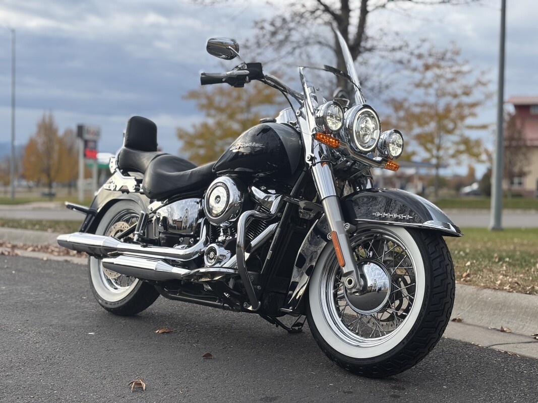 2019 Harley-Davidson Deluxe Midnight Blue/Barracuda Silver - Photo 2