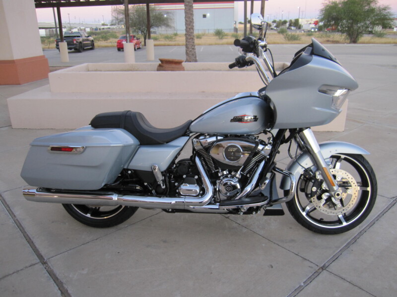 2025 Harley-Davidson® Road Glide® Atlas Silver Metallic