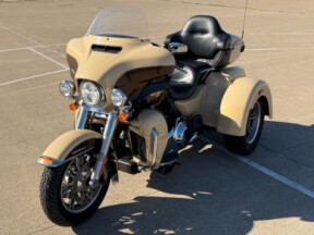 2014 Harley-Davidson® Tri Glide® Ultra Two-Tone Custom Colours Sand Pearl/Canyon Brown Pearl thumb 1