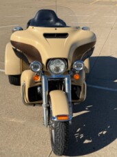 2014 Harley-Davidson® Tri Glide® Ultra Two-Tone Custom Colours Sand Pearl/Canyon Brown Pearl thumb 2