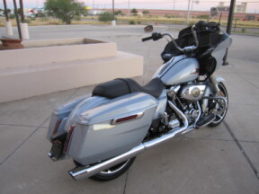 2025 Harley-Davidson® Road Glide® Atlas Silver Metallic thumb 3