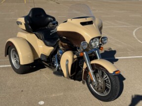 2014 Harley-Davidson® Tri Glide® Ultra Two-Tone Custom Colours Sand Pearl/Canyon Brown Pearl thumb 3