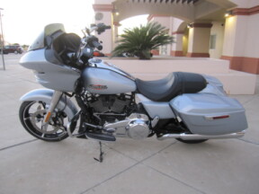 2025 Harley-Davidson® Road Glide® Atlas Silver Metallic thumb 0