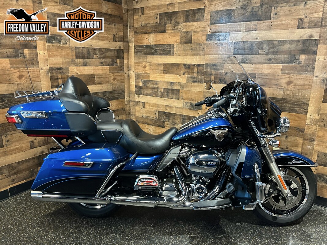 2018 Harley-Davidson® Ultra Limited Legend Blue/Vivid Black FLHTK
